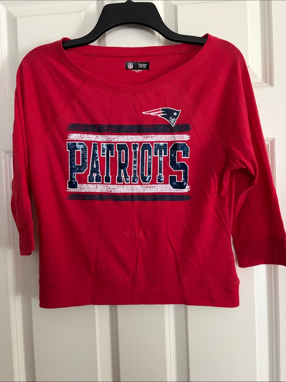 NFL Women's Red Patriots Scoop Neck Sweatshirt